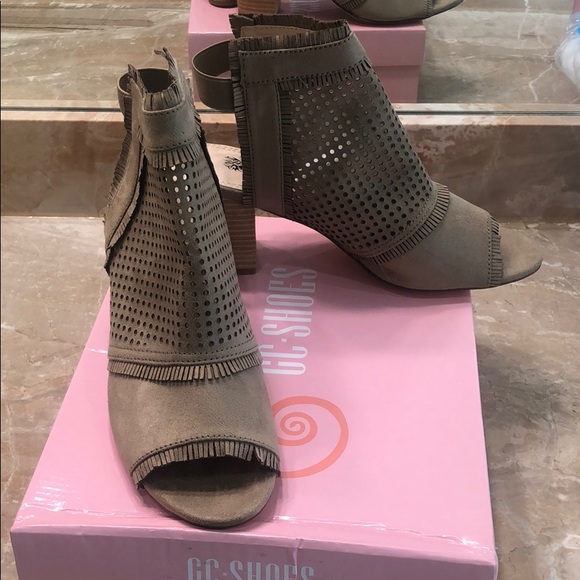 Shoes - Picture 2 of 3